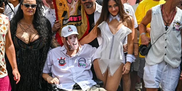 Polícia analisa imagens para identificar agressor de Marcelo Rubens Paiva em desfile de bloco em SP