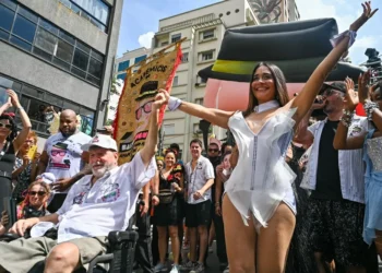 Marcelo Rubens Paiva, autor de ‘Ainda Estou Aqui’, é alvo de agressão no desfile do bloco do Baixo Augusta