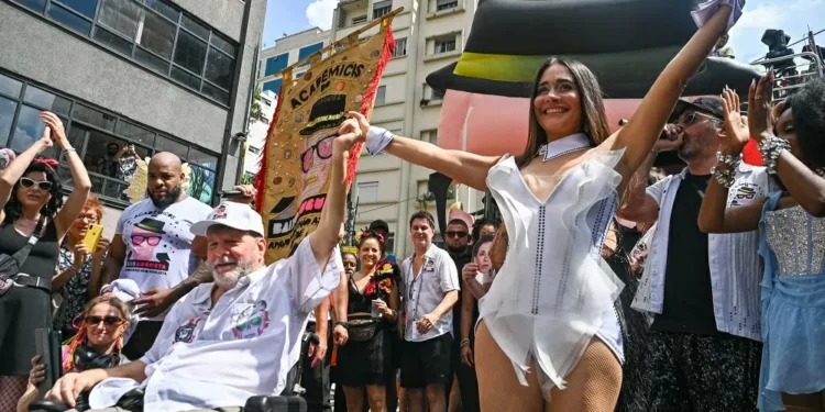 Marcelo Rubens Paiva, autor de ‘Ainda Estou Aqui’, é alvo de agressão no desfile do bloco do Baixo Augusta