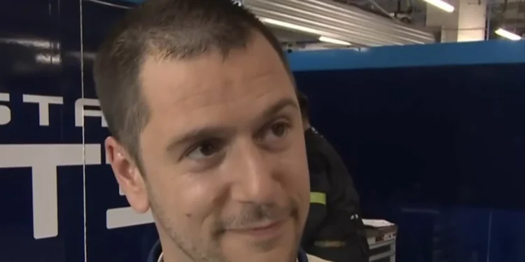 Bernardo Sousa com carro a arder durante corrida