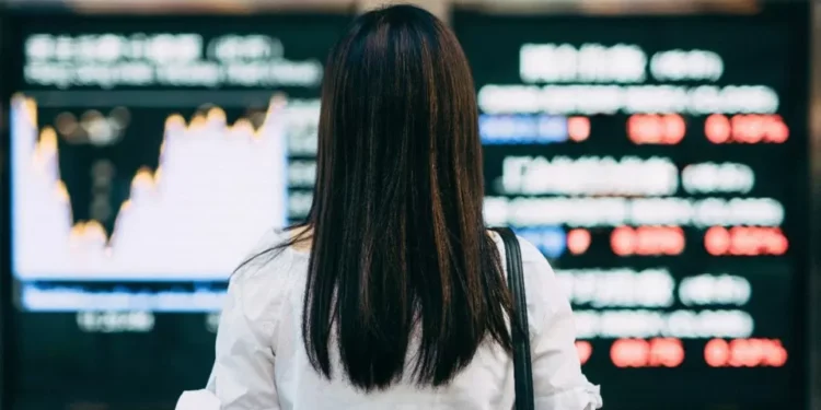 Peso das mulheres entre os investidores é o segundo maior da Europa, aponta XTB