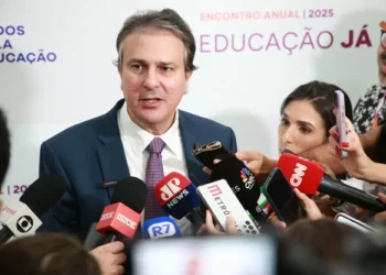 Ministério da Educação garante que já tem recursos para o Pé-de-Meia em 2025