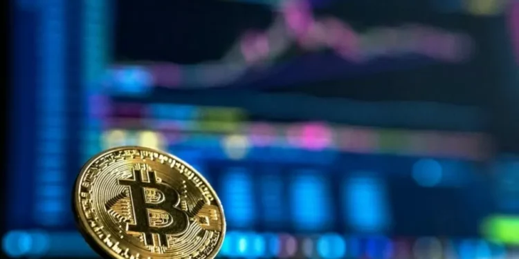 Trump nomeia criptomoedas como reserva estratégica e preços disparam