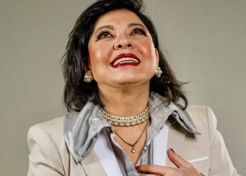 Roberta Miranda revela motivos para esconder bissexualidade e revela que ela e o pai já se apaixonaram pela mesma mulher