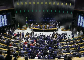 Governo deve fechar fevereiro com déficit de R$ 31,7 bilhões, aponta Câmara