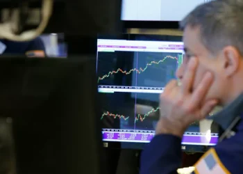 Wall Street fecha em alta mas com investidores nervosos com taxas alfandegárias