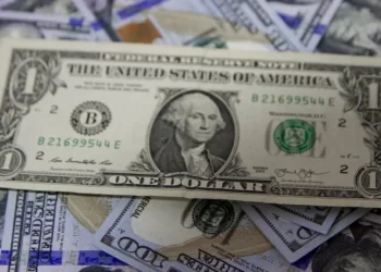 Dólar registra sétima queda consecutiva e fecha no menor valor desde outubro