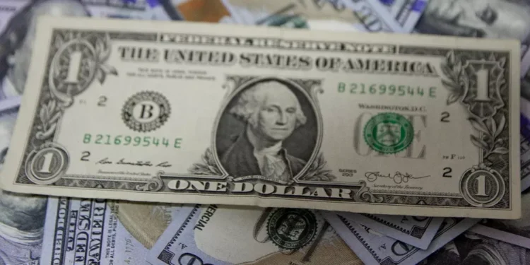 Dólar registra sétima queda consecutiva e fecha no menor valor desde outubro