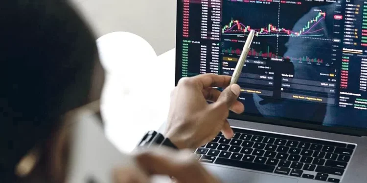 Bolsa de Lisboa cai no vermelho e acompanha pessimismo europeu