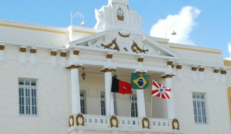 DESEMBARGADORES DO TRIBUNAL DE JUSTIÇA DA PARAÍBA, NO BRASIL, SE DÃO AUMENTO QUE REPRESENTA R$234 MILHOES AOS COFRES PÚBLICOS.