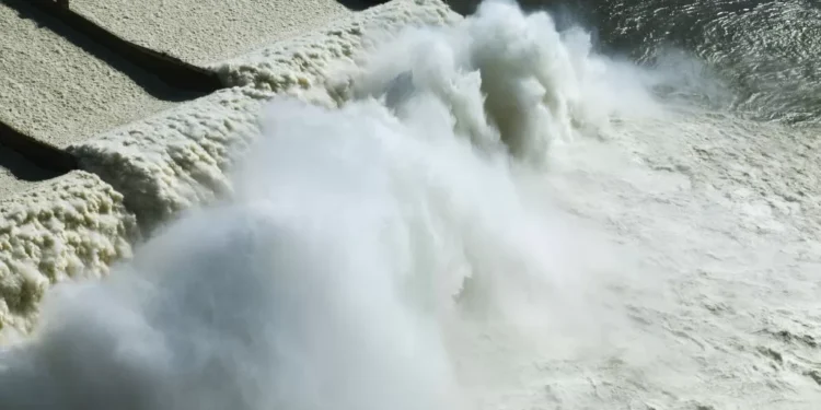 Conta de energia deve ficar mais cara a partir de maio