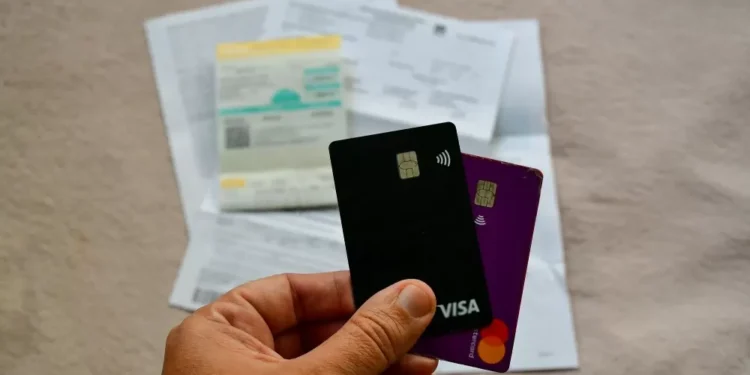 Pesquisa da Serasa aponta que mais de 57 milhões de brasileiros estão endividados e não sabem