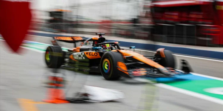 Piastri renova com a McLaren