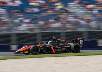 Ivan Domingues 19.º à chuva na Austrália em corrida interrompida