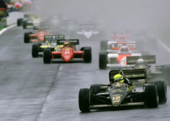 Carro com que Senna venceu pela primeira vez na F1 regressa ao Estoril 40 anos depois