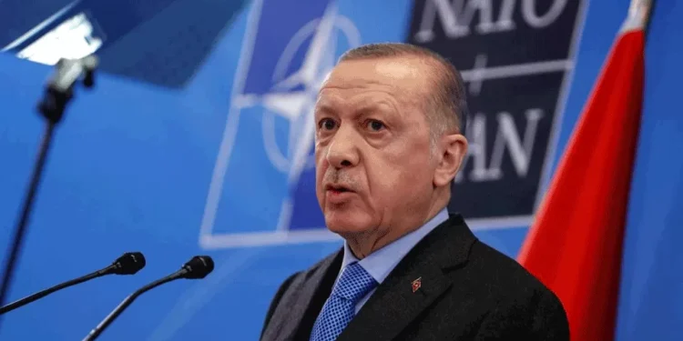 Turquia: Prisão de principal rival de Erdogan leva bolsa e lira a cair