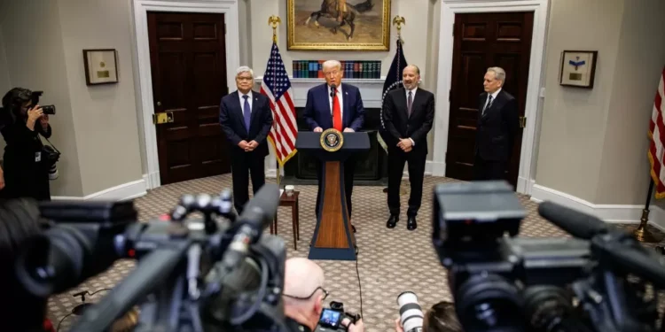 Trump confirma tarifas contra Canadá, México e China e diz que não há espaço para negociação ‘de última hora’