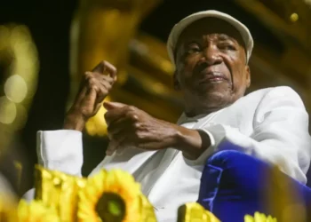 Milton Nascimento foi diagnosticado com Parkinson há dois anos, revela filho