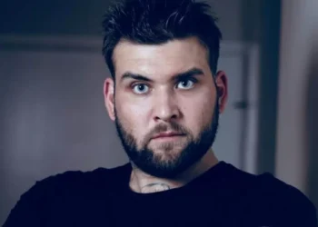 Filho de Nicolas Cage receberá tratamento psicológico após agredir a mãe