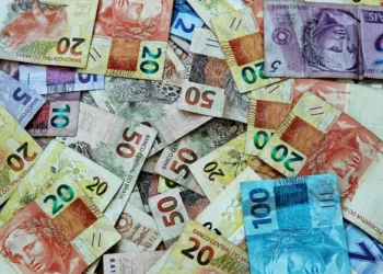 Projeção de déficit no Brasil em 2025 passa de R$ 75,09 bi para R$ 73,657 bi no Prisma Fiscal