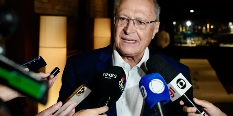 Alckmin diz que Brasil tem arcabouço jurídico para dar respostas aos EUA, mas prefere diálogo