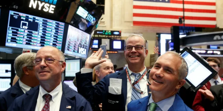 Wall Street fecha a subir com impulso das tecnológicas