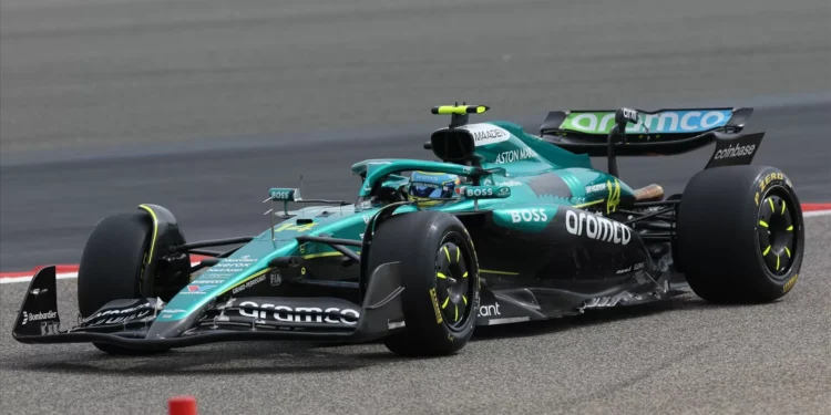 Alonso ficou com o volante na mão