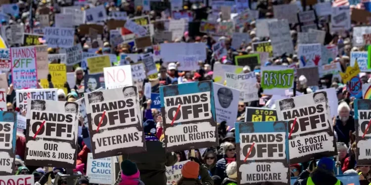 O mundo deve lutar contra todas as formas de discriminação e injustiça para resgatar o verdadeiro significado de estar “woke”.