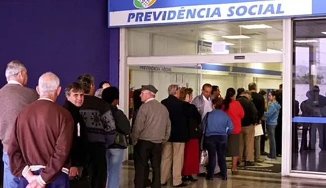 INSS registrou quase 4 mil pedidos diários para cancelar descontos indevidos no primeiro semestre de 2024
