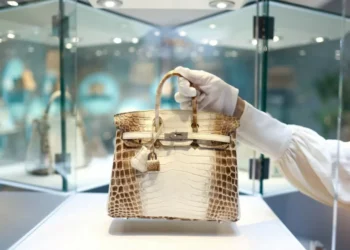 Hermes ultrapassa Louis Vuitton com vendas a abrandarem na China e EUA