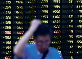 Bolsa acompanha leves perdas europeias após corte nos juros