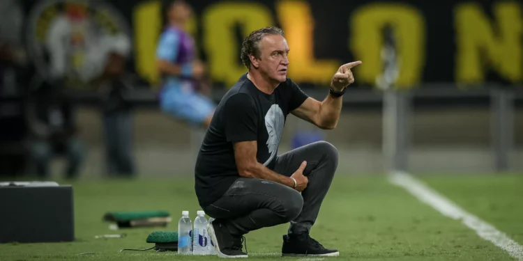 Cuca cobra Conmebol por punição em casos de racismo: “Portão fechado”