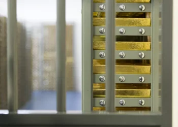 Incerteza global leva ouro a repetir máximos históricos acima dos 3.120 dólares