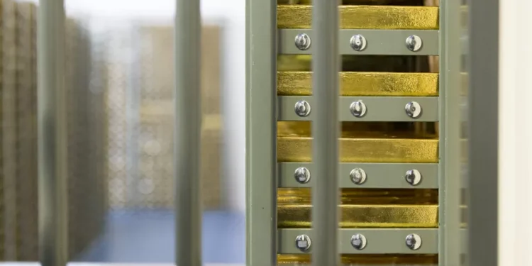 Incerteza global leva ouro a repetir máximos históricos acima dos 3.120 dólares