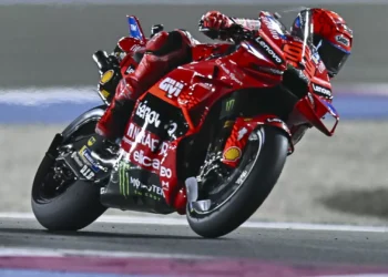 Marc Márquez ganha no Qatar