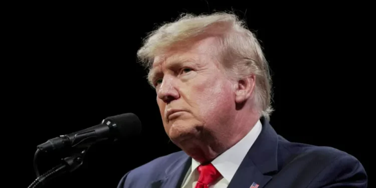 Mercados vão ‘colapsar’ se Trump demitir Powell da Fed, alerta Elizabeth Warren