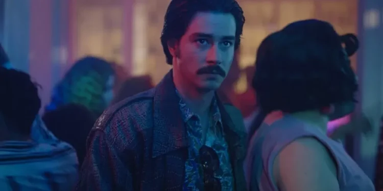 Ator de ‘Narcos: México’ fica em coma induzido após infecção de bactéria