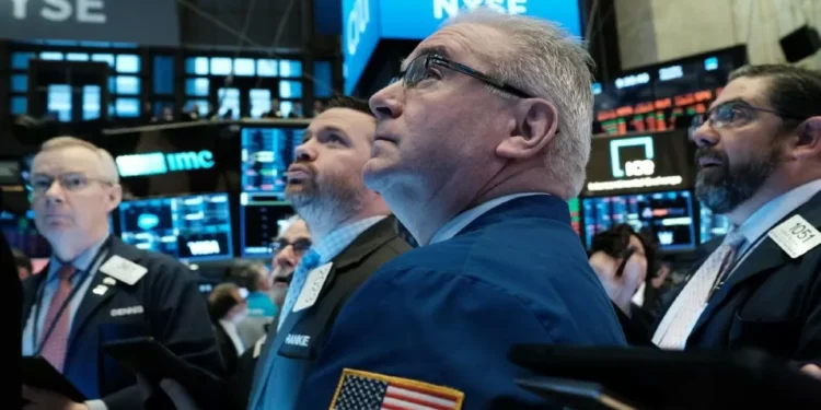 Wall Street arranca no ‘vermelho’. Nasdaq cai mais de 4%