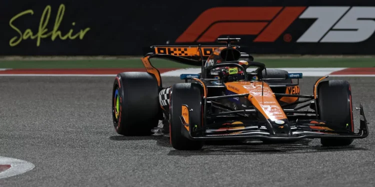 F1. Oscar Piastri controla corrida e dá primeira vitória à McLaren no Bahrain