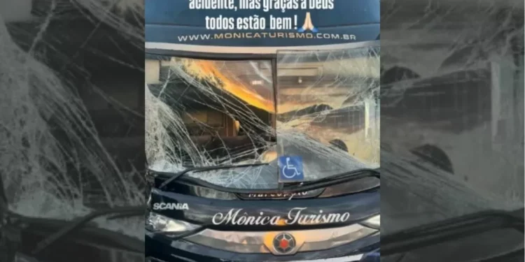 Cantor Ferrugem e equipe sofrem acidente após show do Rio Grande do Sul