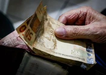 Projeto de Lei de Diretrizes Orçamentárias estima salário mínimo em R$ 1.630,00 em 2026