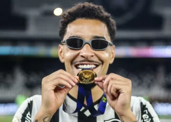 Botafogo anuncia renovação com campeão da Libertadores