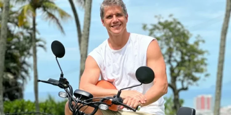 Márcio Garcia exibe corpo em forma aos 55 anos e encanta seguidoras: ‘Continua lindo’