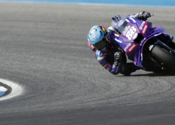 Miguel Oliveira caiu no regresso à competição