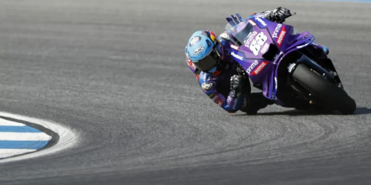 Miguel Oliveira caiu no regresso à competição