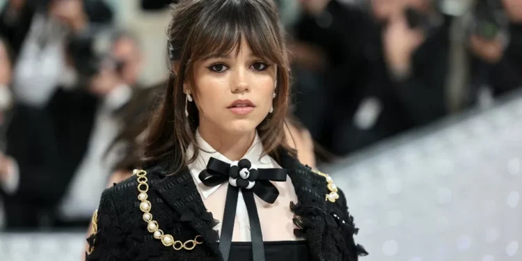 Jenna Ortega diz que ficou infeliz com o sucesso de ‘Wandinha’: ‘Pressão me deixou assustada’