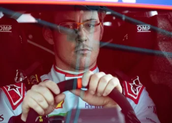 Campeão Neuville tenta responder à armada japonesa no Rali de Portugal