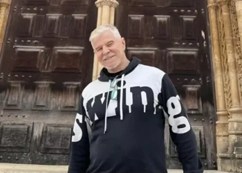 Miguel Falabella recebe alta após cirurgia de hérnia de disco