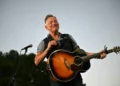 Bruce Springsteen lança mini-álbum com mensagem crítica a Donald Trump