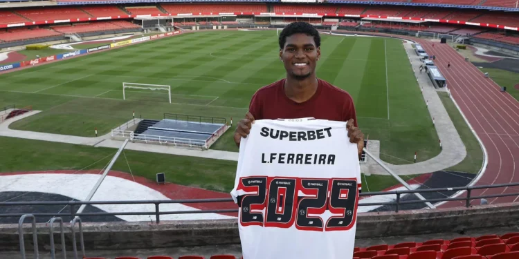 São Paulo renova contrato com Lucas Ferreira; saiba detalhes